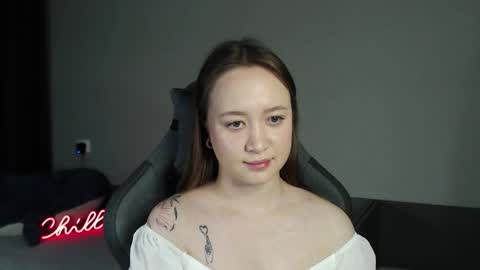 _lalune_ online show from December 1, 4:06 am