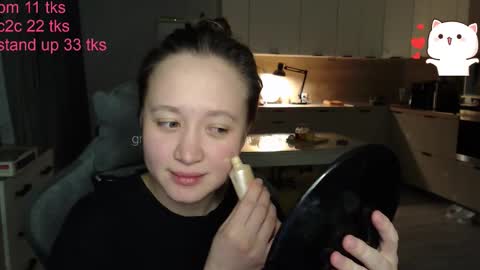 _lalune_ online show from January 31, 8:07 pm