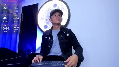 Snapshot of _leohot_ chatting on November 18, 3:34 am _leohot_ online show from November 18, 3:34 am