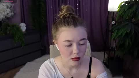 Snapshot of _liilcrystal_ chatting on June 25, 7:40 pm _liilcrystal_ online show from June 25, 7:40 pm