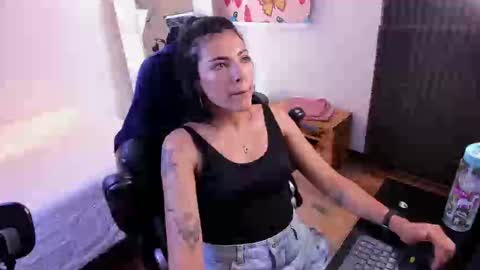 Snapshot of _lili_rose chatting on December 15, 9:20 pm Lili online show from December 15, 9:20 pm