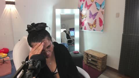 Snapshot of _lili_rose chatting on January 17, 1:47 am Lili online show from January 17, 1:47 am