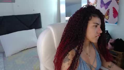 Snapshot of _lili_rose chatting on February 9, 8:56 pm Lili online show from February 9, 8:56 pm