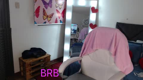 Snapshot of _lili_rose chatting on February 27, 12:54 am Lili online show from February 27, 12:54 am