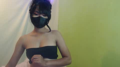Snapshot of _lilies_gigi_ chatting on March 12, 10:17 pm _lilies_gigi_ online show from March 12, 10:17 pm