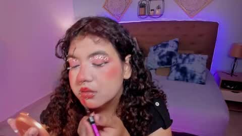 Snapshot of _lilly_miller chatting on November 20, 7:13 pm Liily online show from November 20, 7:13 pm