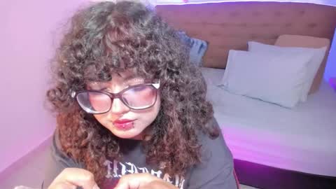 Snapshot of _lilly_miller chatting on November 28, 6:43 pm Liily online show from November 28, 6:43 pm