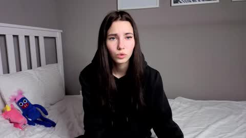 Snapshot of _little_butterfly_ chatting on November 28, 6:32 pm Emma online show from November 28, 6:32 pm