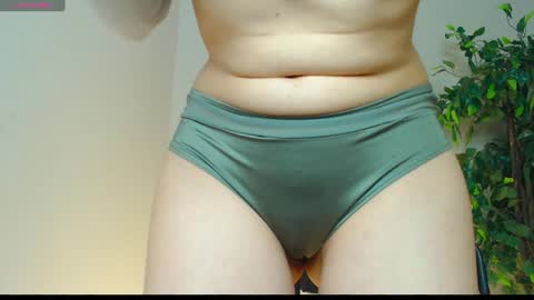 Snapshot of _little_misss chatting on December 13, 1:44 pm Mila  online show from December 13, 1:44 pm
