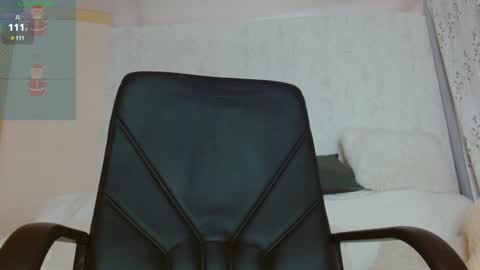 Snapshot of _little_misss chatting on January 4, 11:33 am Mila  online show from January 4, 11:33 am