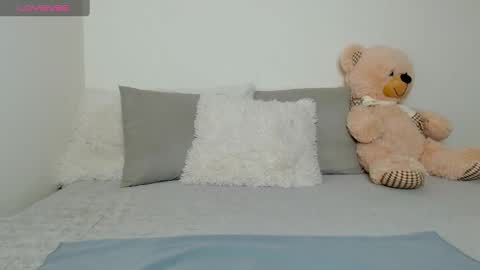 Snapshot of _little_misss chatting on January 15, 2:02 pm Mila  online show from January 15, 2:02 pm