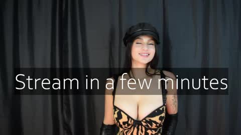 Snapshot of _littlecherryy_ chatting on May 6, 1:47 am Tania online show from May 6, 1:47 am