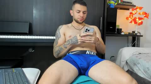 Snapshot of _logan_s chatting on December 2, 10:53 am logan online show from December 2, 10:53 am