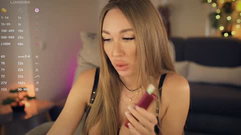 Snapshot of _lovly chatting on October 27, 12:20 pm Melanie online show from October 27, 12:20 pm