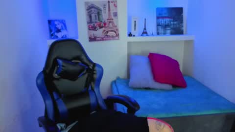 Snapshot of _lucia_21 chatting on September 25, 8:23 pm Lucia online show from September 25, 8:23 pm