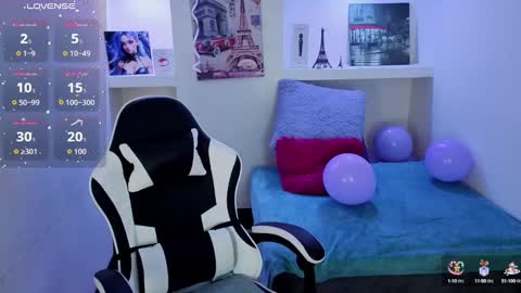 Snapshot of _lucia_21 chatting on October 4, 4:10 am Lucia online show from October 4, 4:10 am