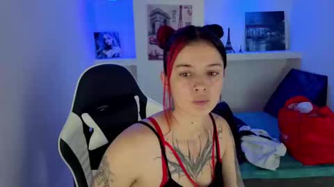 Snapshot of _lucia_21 chatting on October 13, 7:03 pm Lucia online show from October 13, 7:03 pm