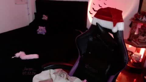 Queen.  Help me reach 100 thumbs up  online show from December 7, 11:12 pm