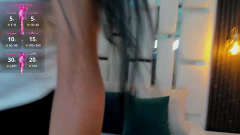 _luna_rossee_ online show from March 12, 10:49 pm