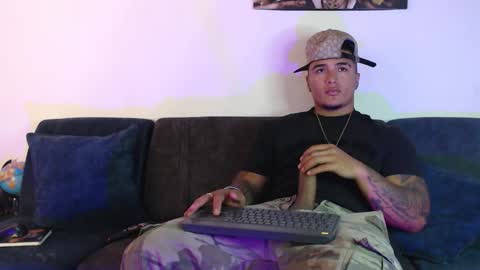 Snapshot of _luxury_23 chatting on October 25, 3:40 pm STIVEN online show from October 25, 3:40 pm