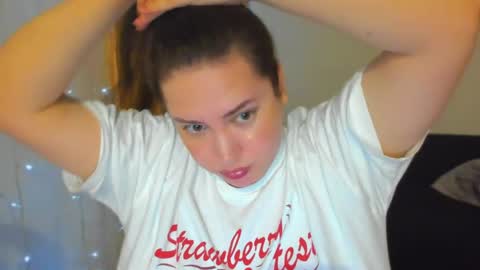 Snapshot of _madalexa_ chatting on April 2, 8:39 pm Alexa online show from April 2, 8:39 pm