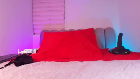 Snapshot of _maddy_miller chatting on November 22, 12:04 pm Maddy online show from November 22, 12:04 pm