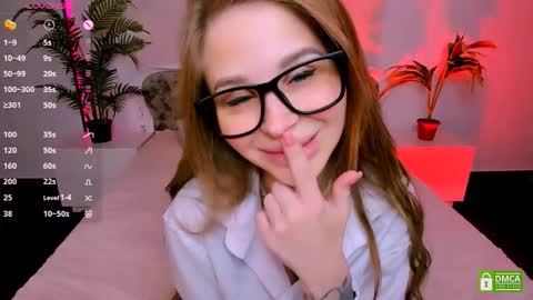 Snapshot of _mari_clark chatting on October 7, 12:08 am Eva online show from October 7, 12:08 am