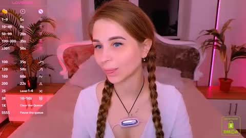 Snapshot of _mari_clark chatting on October 11, 11:36 pm Eva online show from October 11, 11:36 pm