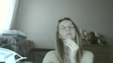 Snapshot of _mari_so chatting on June 25, 11:48 am Scarlett online show from June 25, 11:48 am