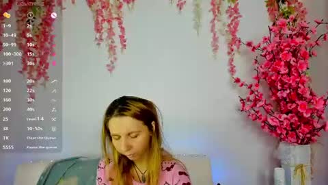 Snapshot of _mari_so chatting on July 29, 12:58 pm Scarlett online show from July 29, 12:58 pm