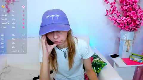 Snapshot of _mari_so chatting on August 3, 9:40 pm Scarlett online show from August 3, 9:40 pm