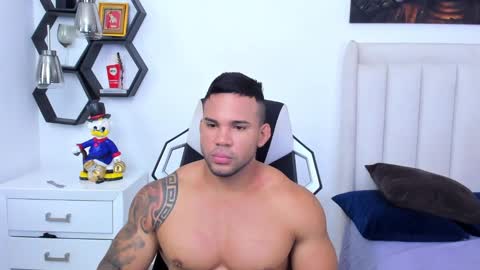 _matthew_santos_ online show from January 24, 9:37 pm