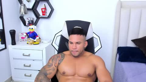 _matthew_santos_ online show from February 8, 11:24 pm