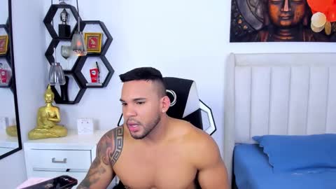 _matthew_santos_ online show from December 22, 7:33 pm