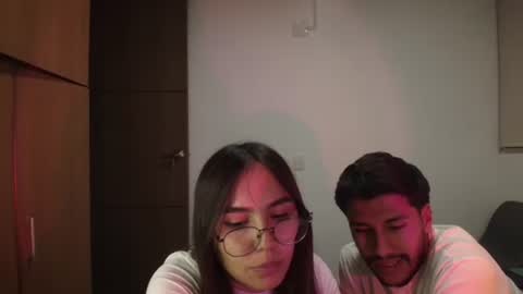 max and abby online show from May 7, 1:22 am