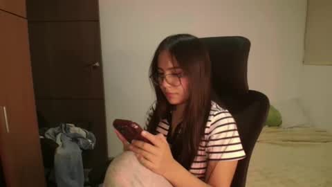 max and abby online show from May 18, 4:07 am