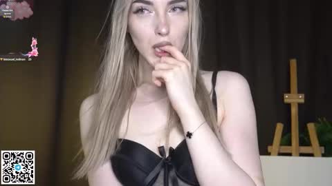 Snapshot of _medal_of_horny_ chatting on October 26, 8:31 am Elva and Kate online show from October 26, 8:31 am