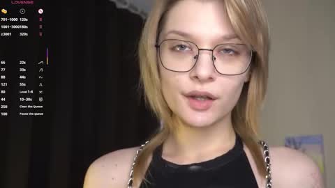 Snapshot of _medal_of_horny_ chatting on December 5, 8:12 am Elva and Kate online show from December 5, 8:12 am