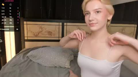 Elva and Kate  online show from July 29, 7:17 am