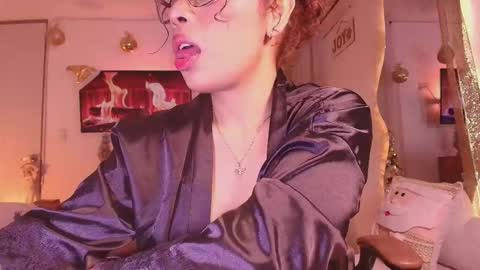 Snapshot of _megan_akbar chatting on November 25, 2:06 pm Marce online show from November 25, 2:06 pm