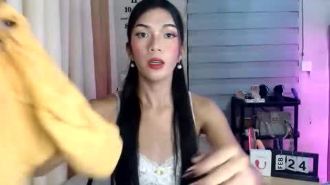 Snapshot of _mellyxxx chatting on February 23, 9:34 pm Melly online show from February 23, 9:34 pm