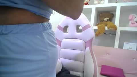  Mia  online show from January 22, 1:00 pm