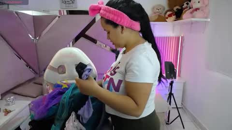  Mia  online show from October 20, 12:38 pm