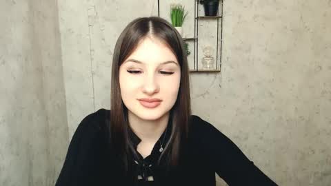Snapshot of _miaangel_ chatting on March 5, 5:29 pm Mia online show from March 5, 5:29 pm