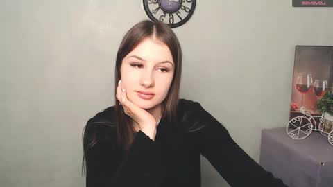 Snapshot of _miaangel_ chatting on March 9, 5:28 pm Mia online show from March 9, 5:28 pm