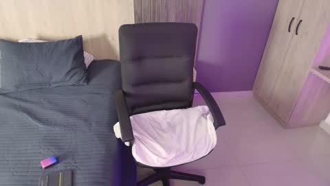 Snapshot of _miamiller_ chatting on February 23, 2:29 am _miamiller_ online show from February 23, 2:29 am