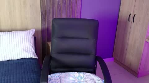 Snapshot of _miamiller_ chatting on March 3, 11:03 pm _miamiller_ online show from March 3, 11:03 pm