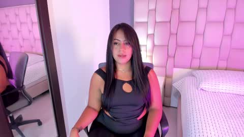 Snapshot of _miamiller_ chatting on October 8, 8:17 pm _miamiller_ online show from October 8, 8:17 pm