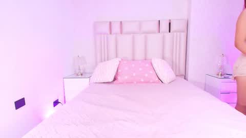 Mia  online show from February 10, 11:58 am