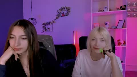 Snapshot of _mila_fire chatting on May 4, 9:16 am your Mila online show from May 4, 9:16 am